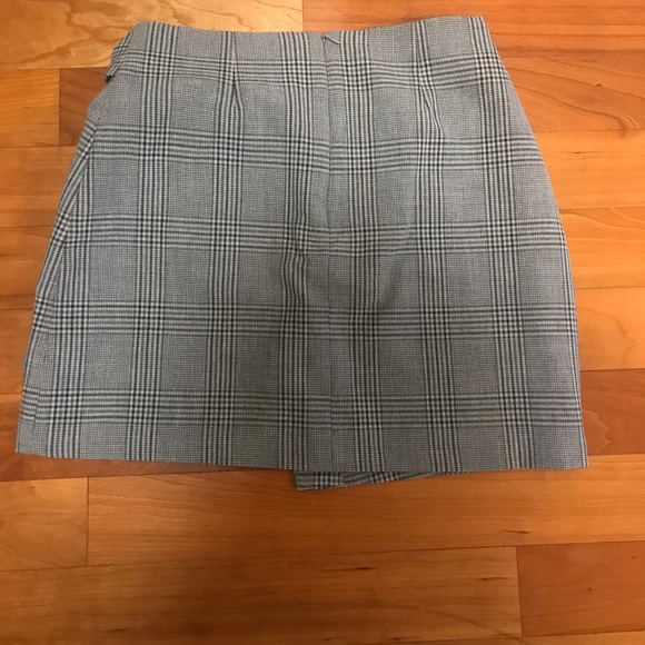 Aritzia (Wilfred) Plaid Skirt with Tie - Picture 2 of 4